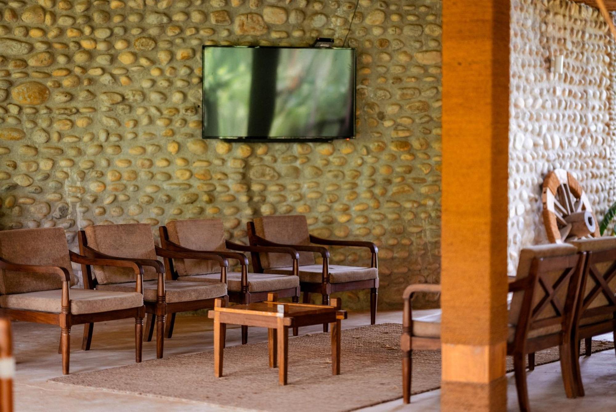 Sanctuary Chitwan National Park Hotell Exteriör bild